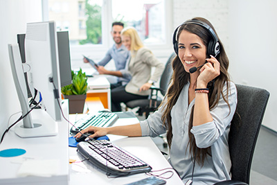 NCR dealer in NJ support staff on call with customer